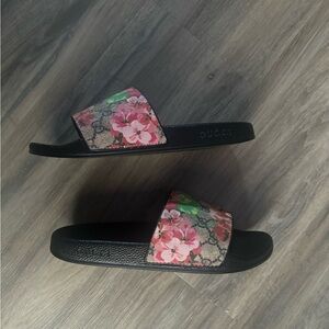 Gucci Women's Floral Slide Sandals - Black and Pink